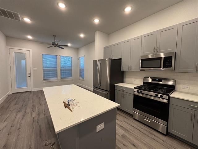 Building Photo - 825 W Mayfield Rd