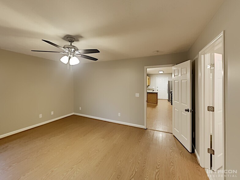 Building Photo - 712 Paige Ct