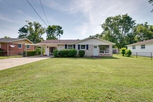 Building Photo - 3234 Moorewood Dr