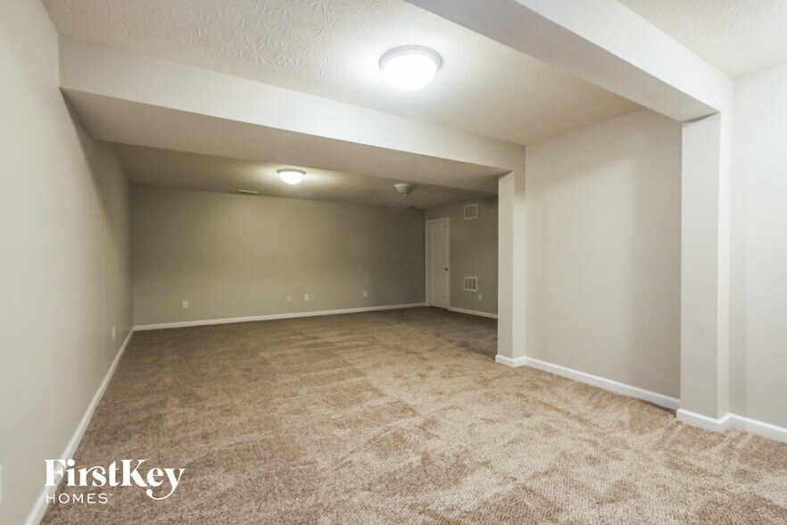 Building Photo - 8305 Wheatfield Dr