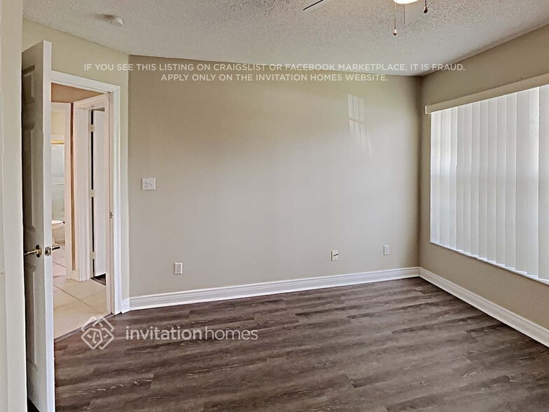 Building Photo - 5521 SW 58th Ct