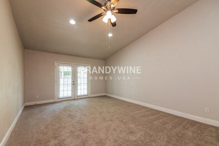 Building Photo - 1821 Whiteoak Dr