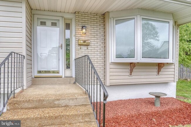 Building Photo - 124 Hilldale Ct