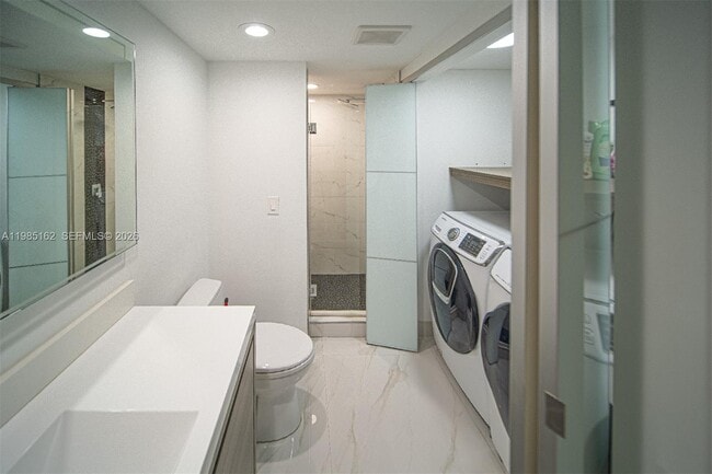 Building Photo - 16445 Collins Ave