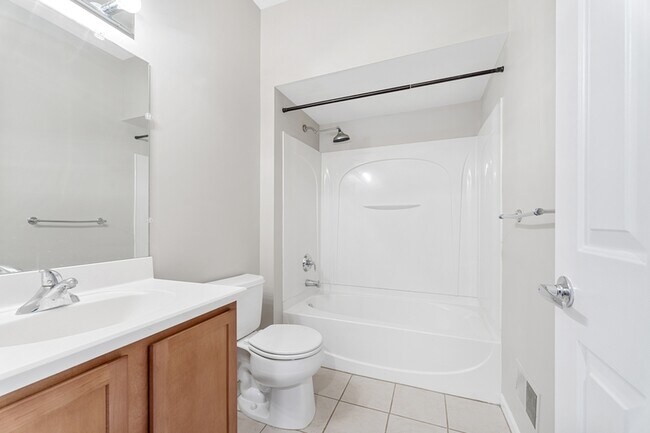 Building Photo - 2885-2885 5th St