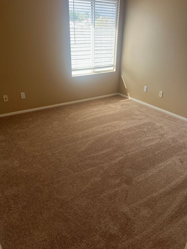 Building Photo - The Meadows Condo in Camarillo