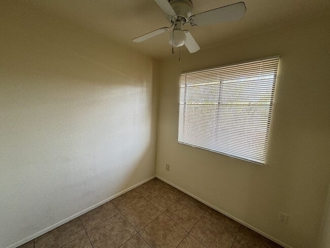 Building Photo - West Phoenix Townhome