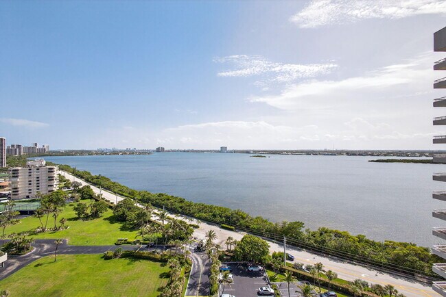 Building Photo - 5540 N Ocean Dr