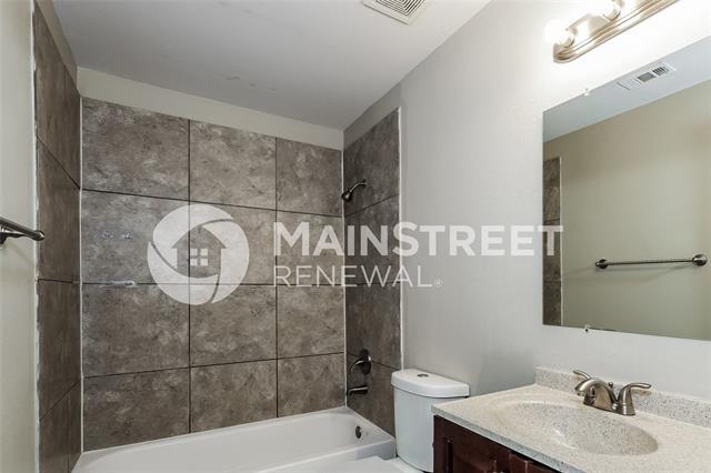 Building Photo - 2923 St Bernard Dr