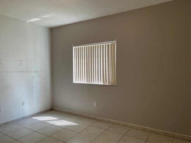 Building Photo - 7280 NW 114th Ave