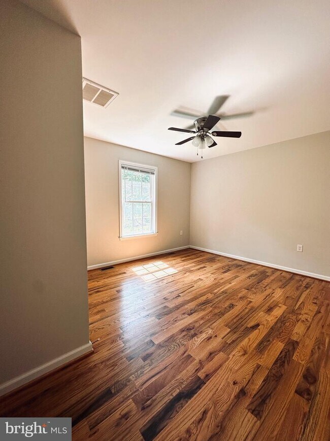 Building Photo - 101 Brier Rabbit Ct