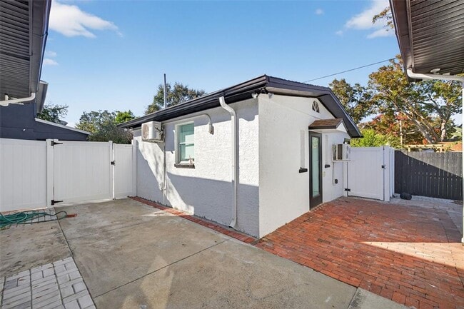 Building Photo - 2835 W Shelton Ave