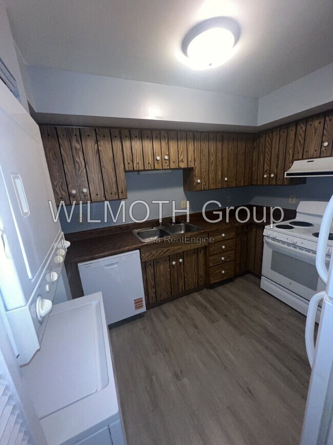 Building Photo - 1310 Millerwood Dr