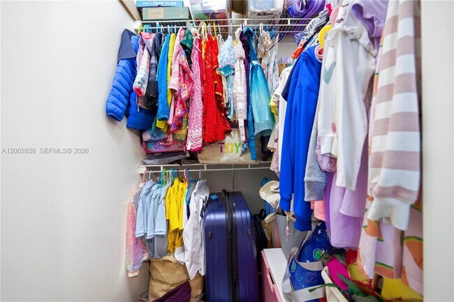 Building Photo - 2615 SE 5th Ct