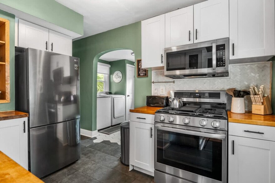 Building Photo - 2850 Hazel Ave