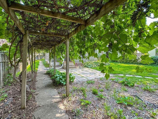 Building Photo - 381 Cleveland Ave N