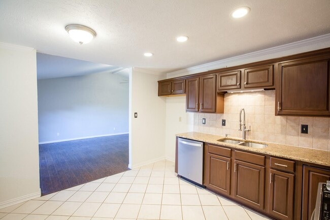 Building Photo - 5713 Baker Dr