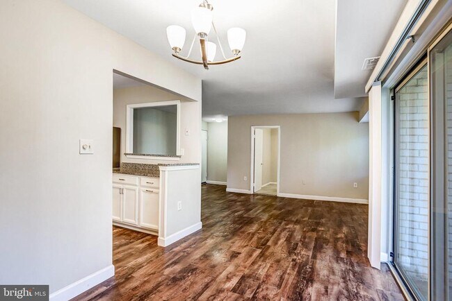 Building Photo - 12215 Braxfield Ct