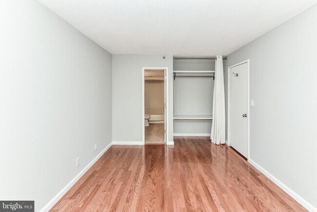 Building Photo - 900 N Stafford St