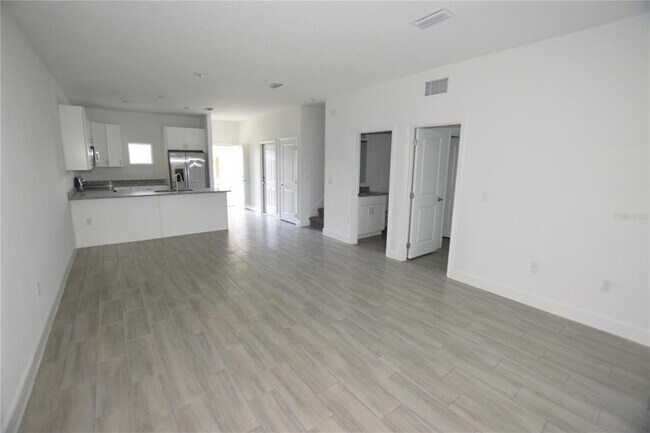 Building Photo - 460 Lake Shore Pkwy