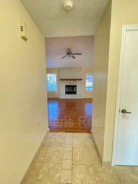 Building Photo - 978 Spring Meadow Dr