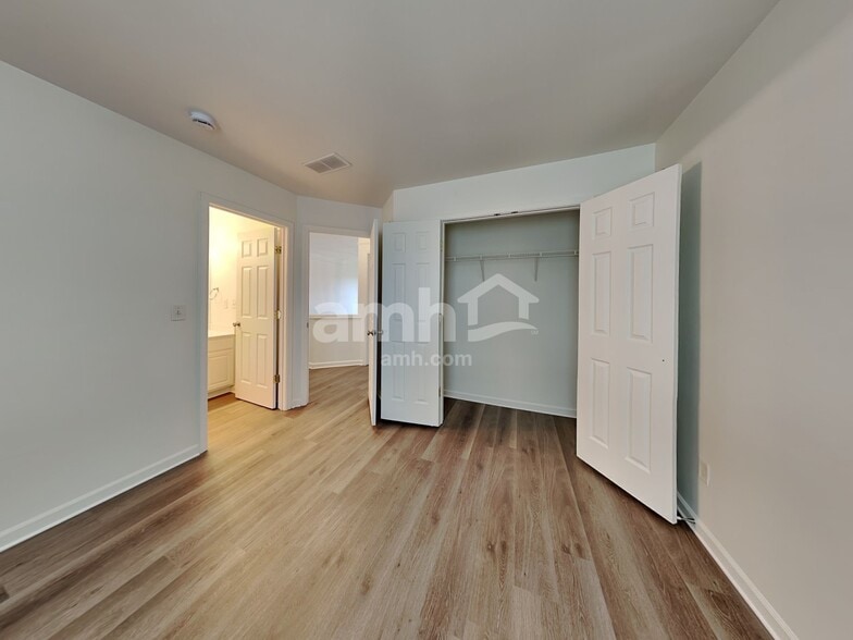 Building Photo - 405 Carphilly Ct