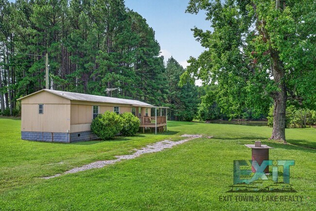 Building Photo - Peaceful Country Living in Gasburg, VA!