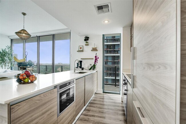 Building Photo - 1300 S Miami Ave