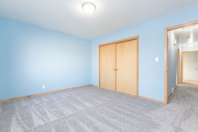 Building Photo - Spacious 3 Bedroom 1 Bathroom
