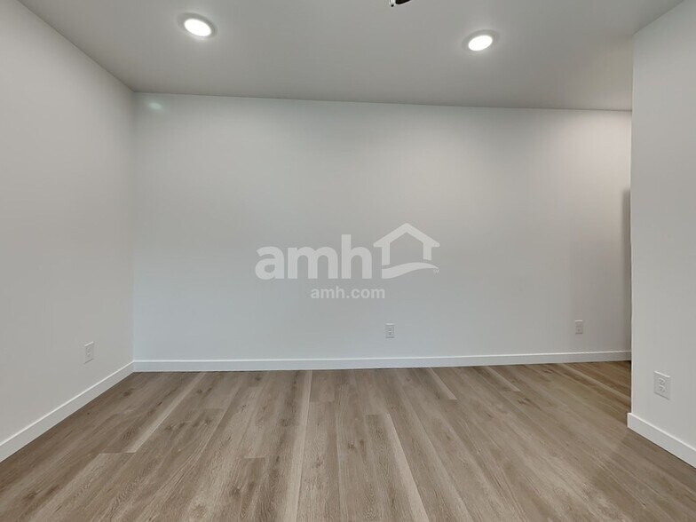 Building Photo - 10023 Abilene St