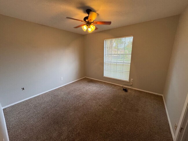 Building Photo - Beautiful 4 bedroom home in Bossier