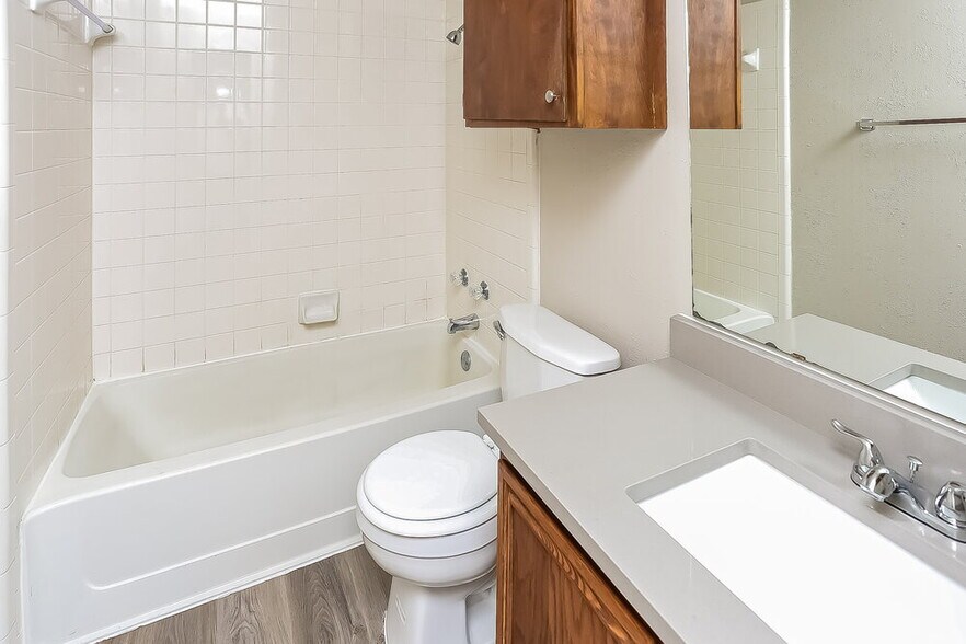 Building Photo - 4813 Cable Dr