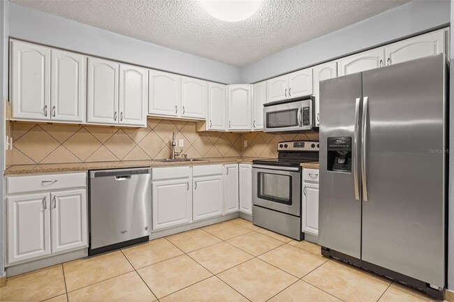 Building Photo - 2720 Sunrise Ct