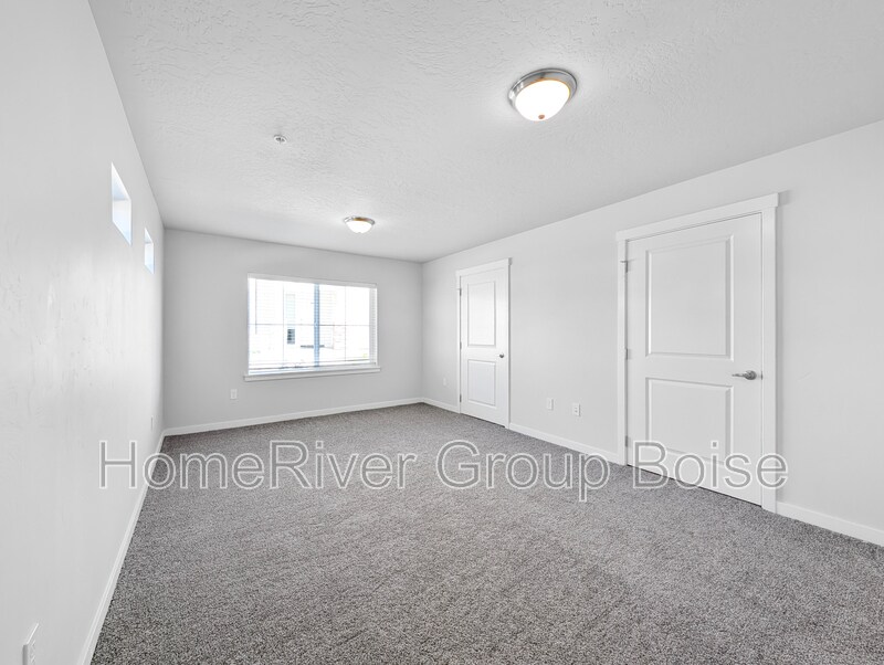 Building Photo - 857 E Travel Ln