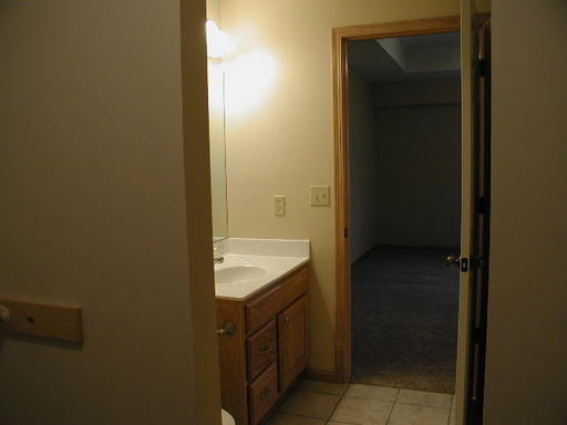 Building Photo - Elegant Town Home