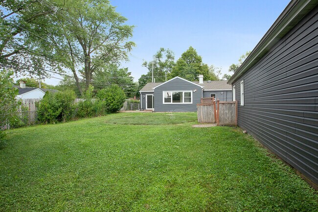 Building Photo - 5508 S Bruner St