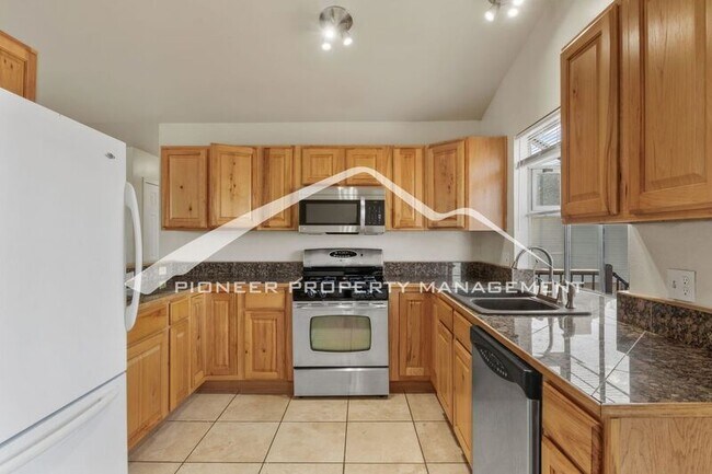 Building Photo - 6590 Montarbor Dr