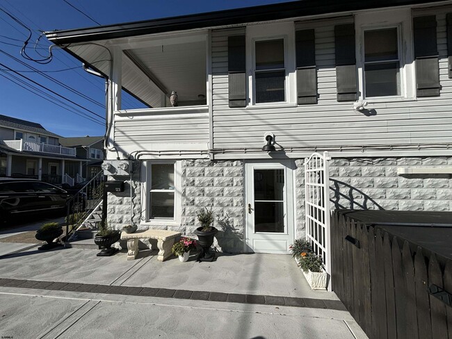 Primary Photo - 123 N Avolyn Ave