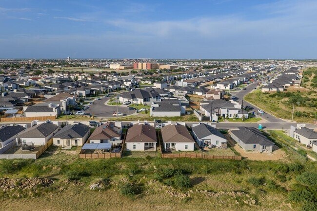 Building Photo - 3912 Texas Dr