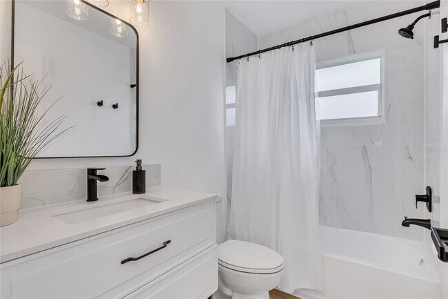 Building Photo - 1921 Fern Ave