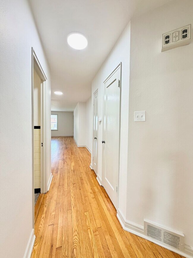 Building Photo - 5306- 5308 Jamieson Avenue