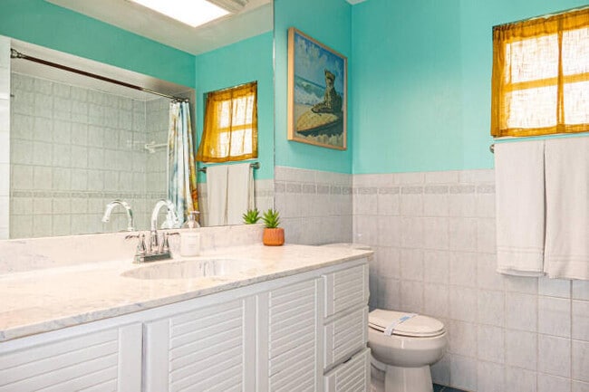 Building Photo - 3450 NE Linda Dr