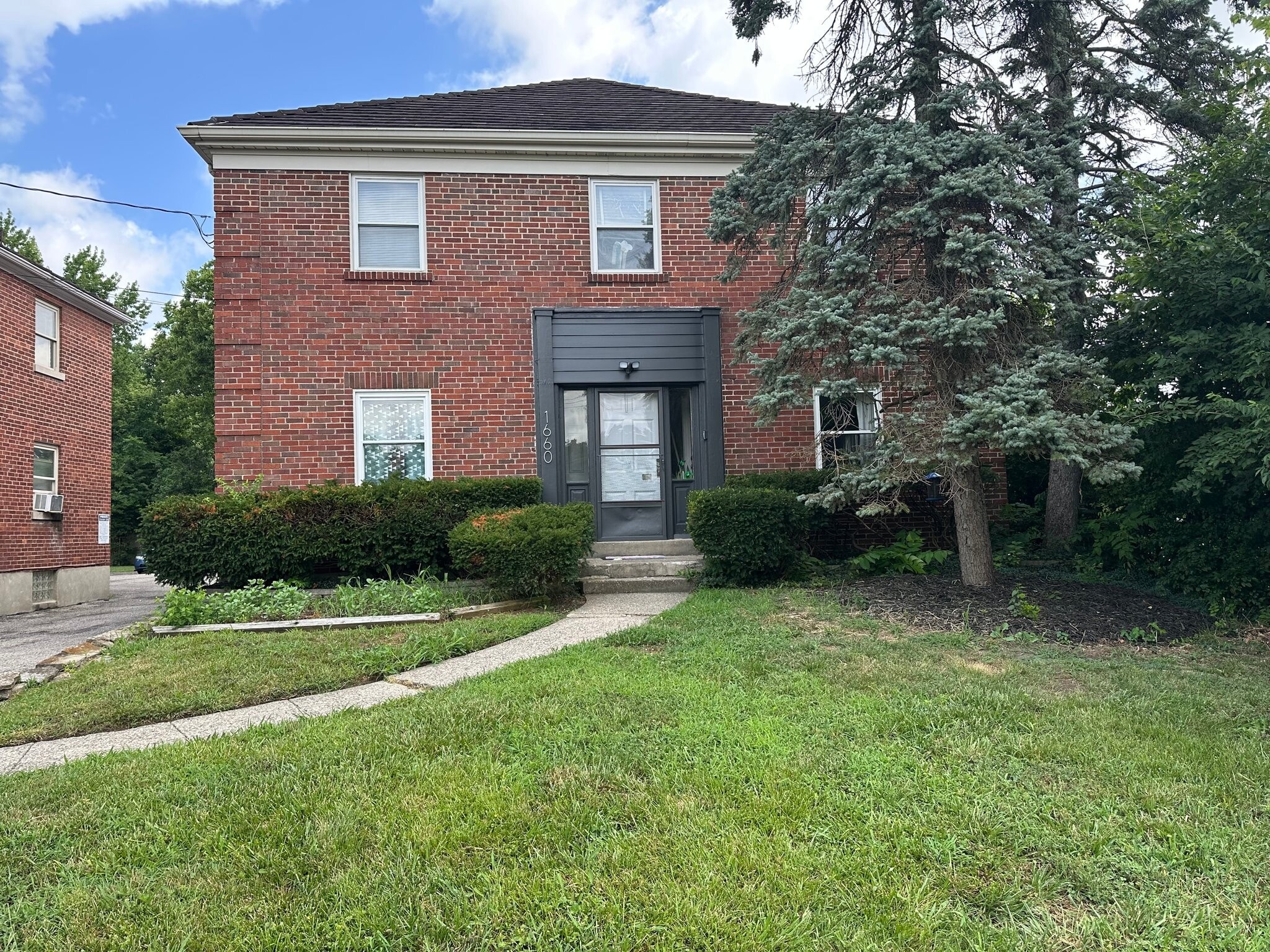 Building Photo - 1660 Llanfair Ave