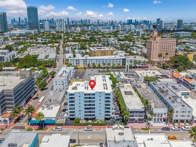 Building Photo - 720 Collins Ave