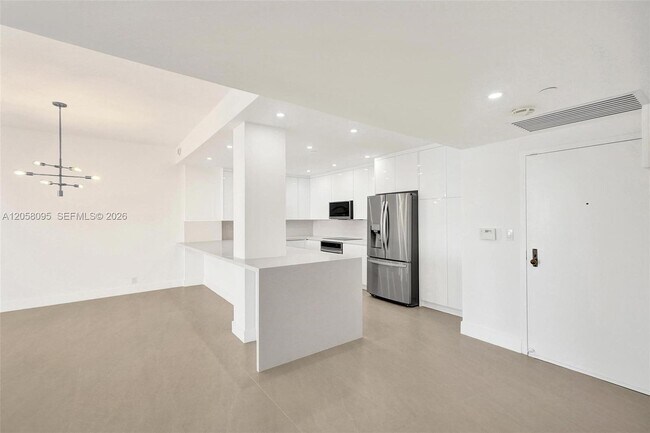 Building Photo - 251 Crandon Blvd