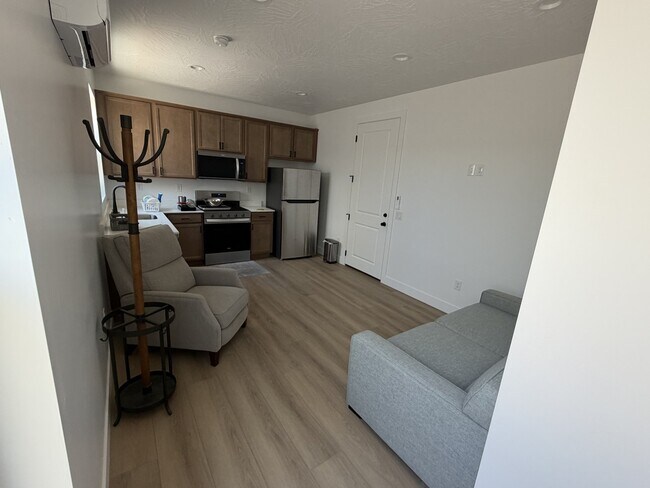 Building Photo - 625 S Savio Dr