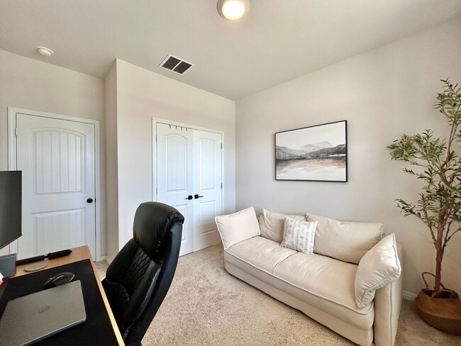 Building Photo - 401 Town Lk Bnd