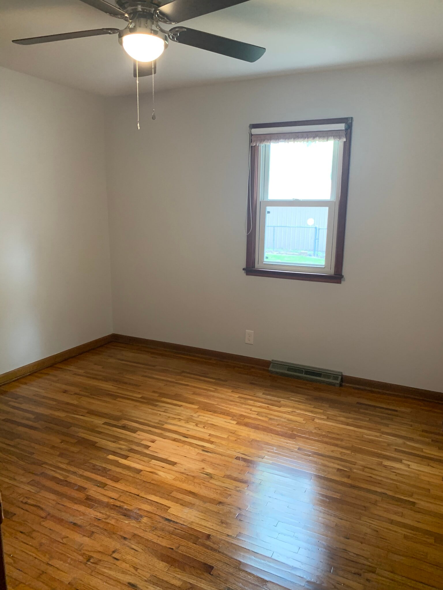 Bedroom 4 - 1115 E MacArthur Rd