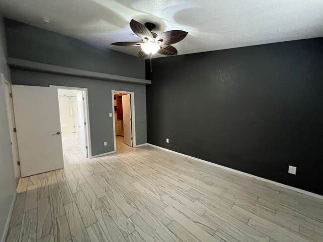Building Photo - NICE 3 BED 2 BATH!