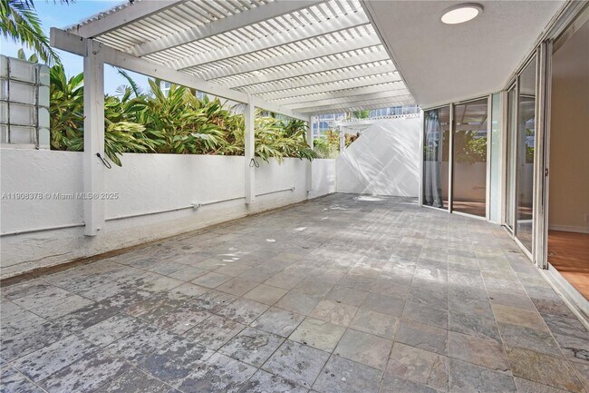 Building Photo - 7601 E Treasure Dr